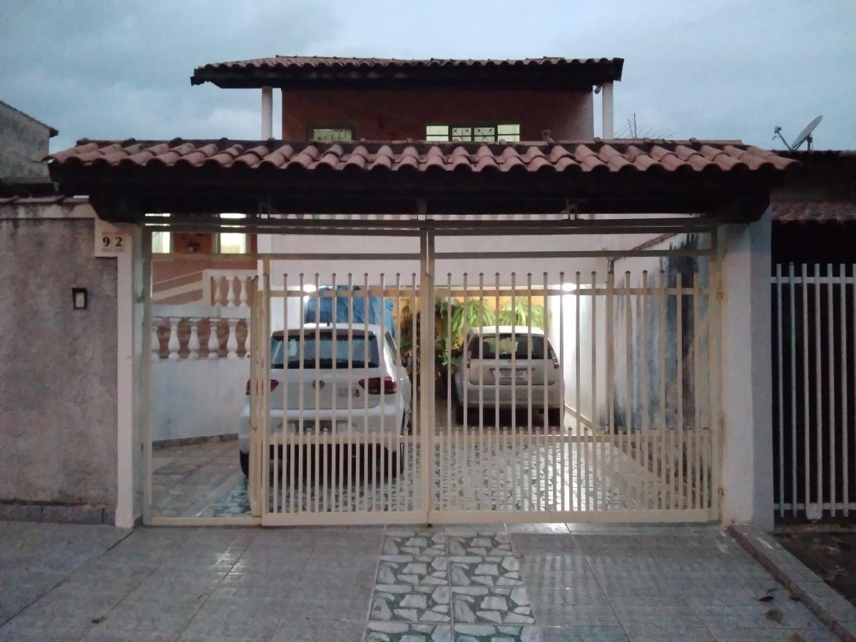 Casa para Venda - Jaguariúna / SP no bairro CRUZEIRO DO SUL, 3 dormitórios,  sendo 1 suíte, 1 banheiro, 4 vagas de garagem, área construída 149,60 m²,  terreno 312,00 m²